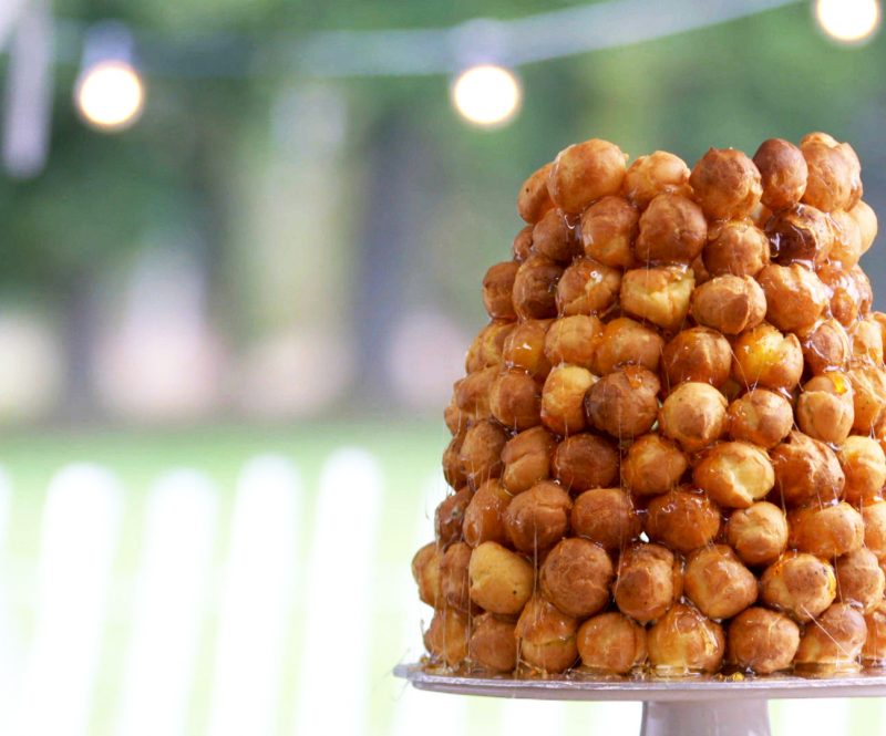 Italiaanse spek-kaas croquembouche