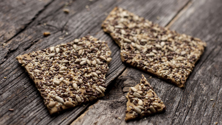 Vegan, lactose- gluten- en suikervrije lijnzaadcrackers