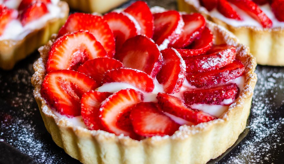 Strawberry,Shortcake,Pies,(strawberries,Tartlet),On,Black,Background,,Perfect,Party