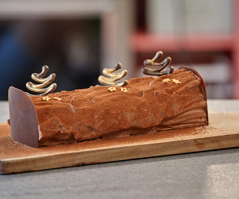 Buche met peer en chocolademousse