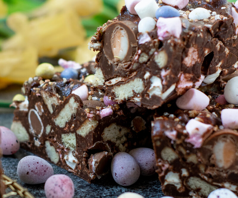 Zo maak je Rocky Road met paaseitjes