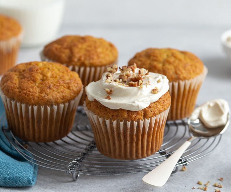 Dit recept voor carrot cake muffins is simpel en zo klaar