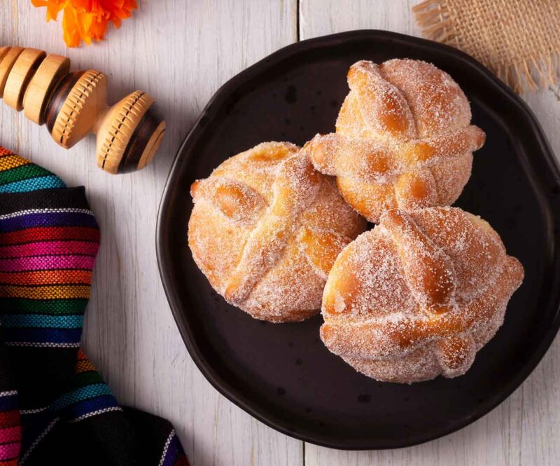 Broodjes bakken voor Día de los Muertos