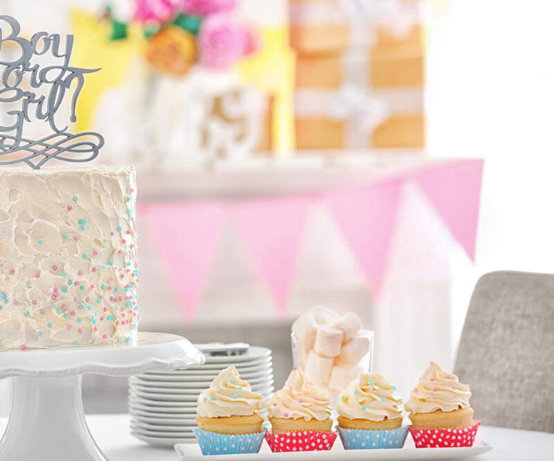 Gender reveal taart en cupcakes